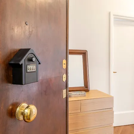 Aurealiving - Satrico Cozy Fast Wifi And Air Conditioning
